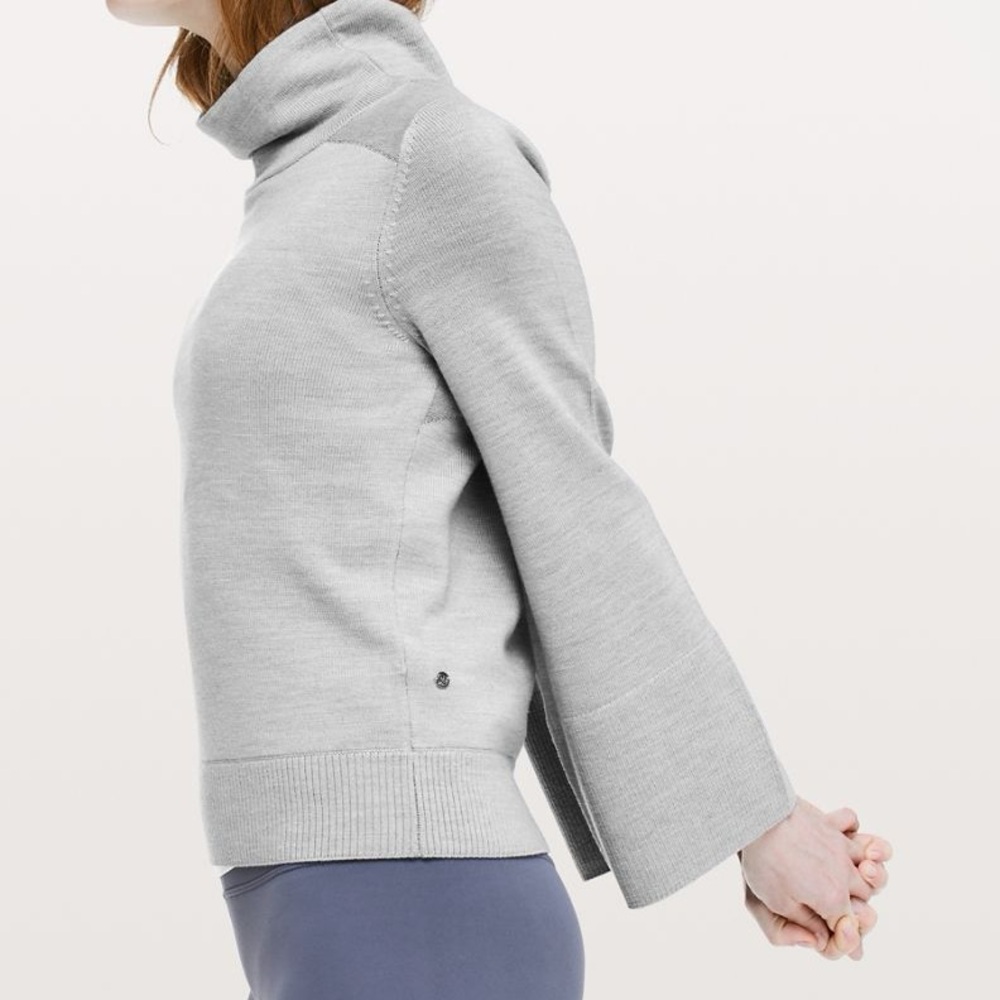 Lululemon city trek sweater turtle neck merino wool gray size 6 small medium
